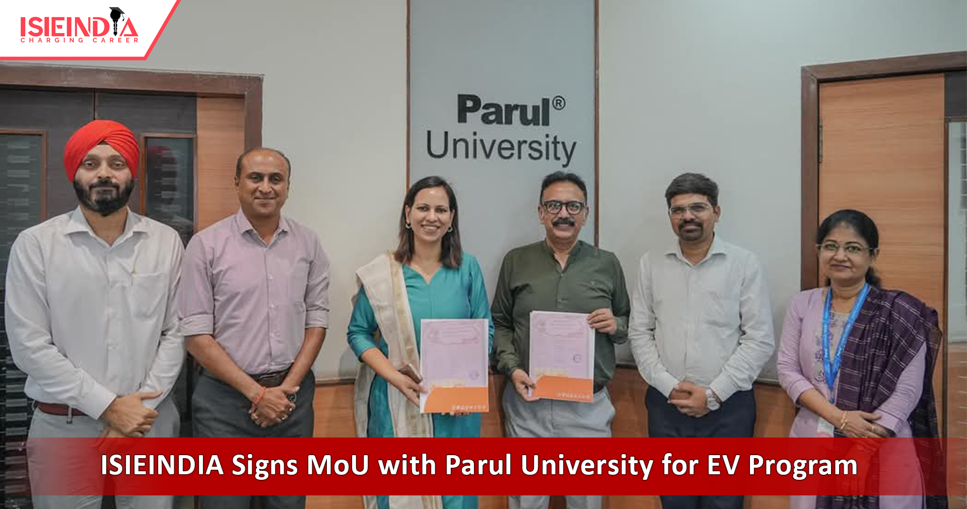 parul univerisyt mou signs ISIEINDIA and Parul University representatives signing MoU for EV Centre of Excellence and B.Tech EV program